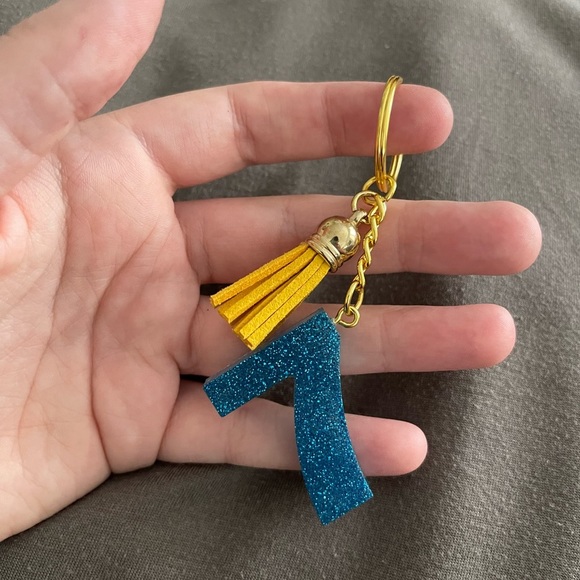 Handmade Number "7" Keychain - Picture 2 of 6